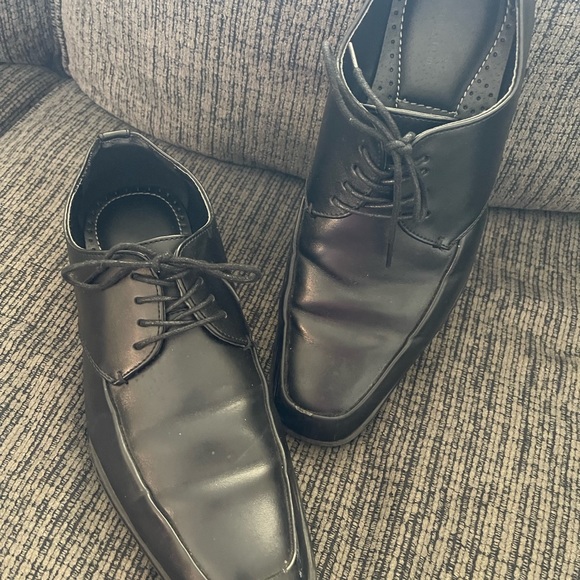 Men’s Black Dress Shoes - Picture 2 of 5